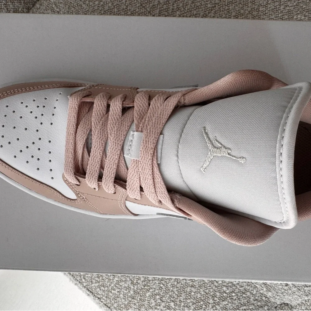 NEW Nike Jordan 1 Low (White/ Light Bone) - Picture 4 of 7